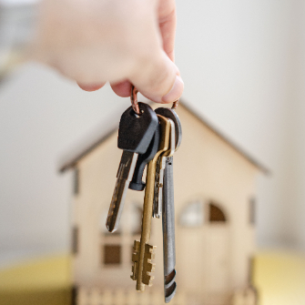 hands holding house keys