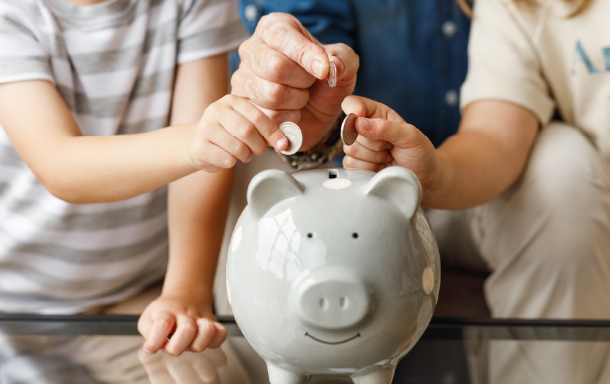 kids saving money in piggy bank